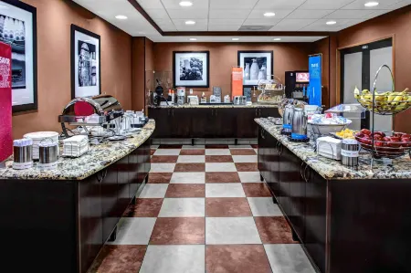 Hampton Inn & Suites Bakersfield/Hwy 58