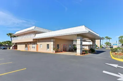 Travelodge by Wyndham Venice Отели рядом с достопримечательностью «Джакаранда Коммонс»
