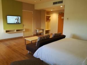 Zest Jemursari Surabaya by Swiss-Belhotel International