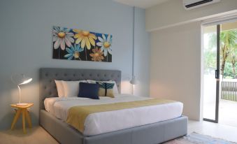 By the Sea Suites - Sdb Host