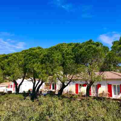HÔTEL LES VOLETS ROUGES - CASSIS site officiel Hotel Exterior