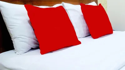 Losmen Karang Besi Hotel dekat Pantai Mandiri