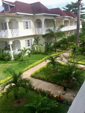 Coral Seas Beach Resort