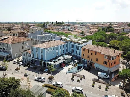 Hotel Enrichetta Отели рядом со станцией Desenzano - Via Gramsci, 13