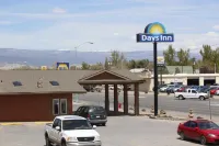 Days Inn by Wyndham Delta CO - parking