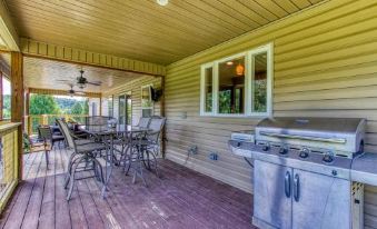 Moose Tracks by HoneyBearCabins 5Br 4BA Sleeps 15