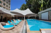Radisson Hotel Brunei Darussalam - Pools