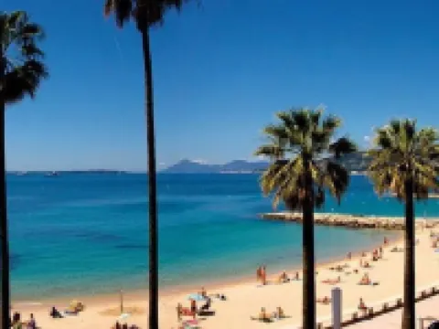 ベストウェスタン ホテル ジャーナル アンティーブ ジュアン レ パン アンティーブのホテル