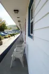Monument Mountain Motel - Parkplatz