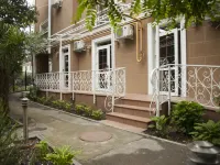 Khosta Garden Hotel (Хоста Гарден) Отели рядом с достопримечательностью «Городской Причал»