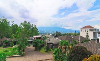 Villa Kayu Manis Mountain View by Masterpiece Villa - Housity