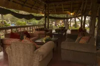 Azambezi River Lodge - ที่มีบาร์