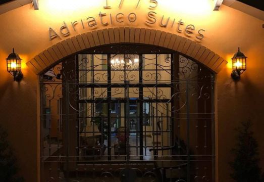 1775 아드리아티코 스위트