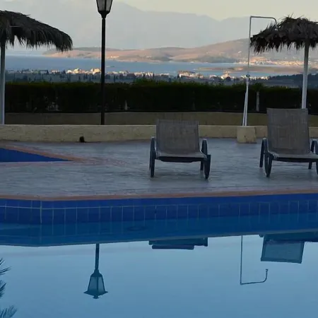 Chrissa Camping Rooms & Bungalows