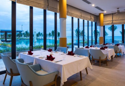 FLC 럭셔리 호텔 퀴논