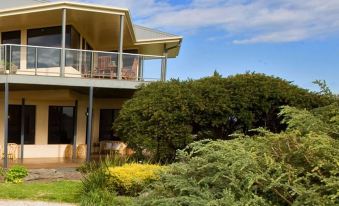 Hilltop Apartments Phillip Island - Adults Only