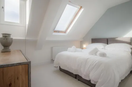 Skylark - 2 Bedroom Apartment - Tenby - Kitchen