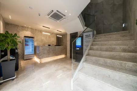 TheOne Hotel Отели рядом с достопримечательностью «Hallyeohaesang National Park of Sacheonsi»