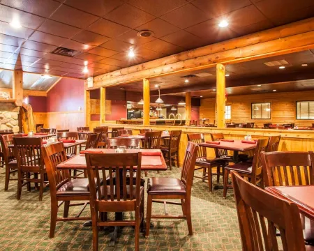 Quality Inn & Suites Ames Conference Center Near Isu Campus