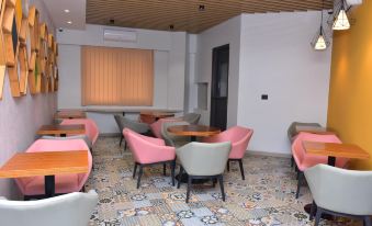 5. Hotel St..