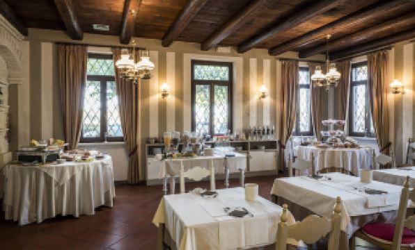 1. 호텔 도가나 시..