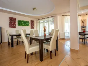 Flora Luxury House