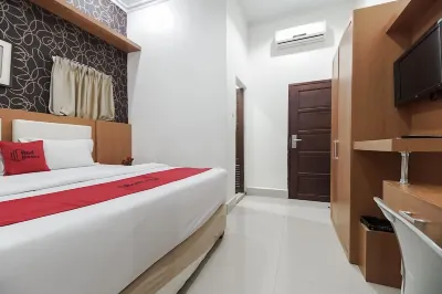 RedDoorz Near Mall Panakkukang 3 Các khách sạn gần Futsal Toddopuli