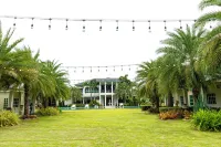 Saitong Resort Hotels near AIS