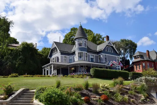 The Hancock House Hotels near Miller Riverview Park and Campground