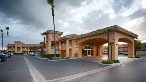 Best Western Inn  Suites Lemoore - Parking