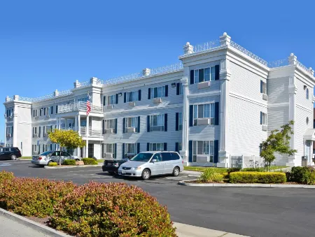 Best Western Salinas Monterey Hotel Отели рядом с достопримечательностью «Салинас»