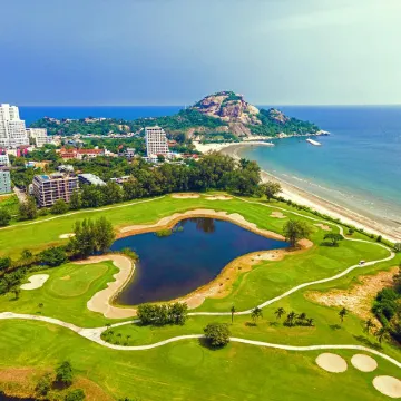Seapine Beach Golf and Resort Hua Hin Отели рядом с достопримечательностью «Суан Сон Прадипхат»