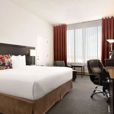 Travelodge by Wyndham Hotel & Convention Centre Quebec City