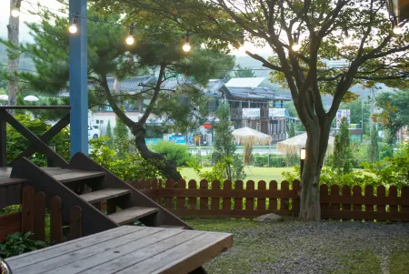 Gapyeong Tree House Отели рядом с достопримечательностью «Garden of Morning Calm»