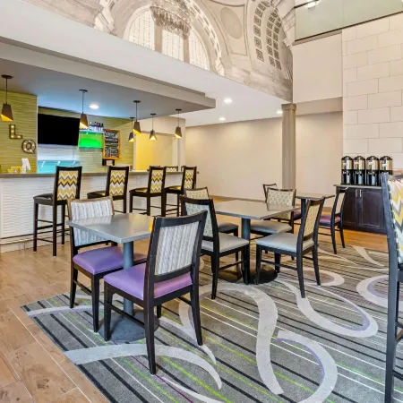 La Quinta Inn & Suites by Wyndham Tumwater - Olympia Отели в г. Тумуотер