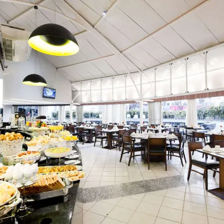 Comfort Hotel Fortaleza Отели рядом с достопримечательностью «Пляж Мукурипи»