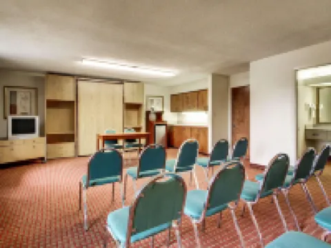 Quality Inn & Suites Clinton - Jackson West Hotels in Clinton