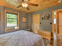 Adirondack Cabin on Private Lake Near Glenfield! Ξενοδοχεία στην πόλη Greig
