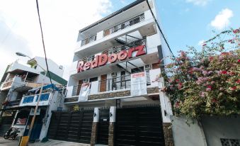 RedDoorz @ DBuilders Bangkal Makati