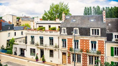 Logis Villa C Hôtel Hotels near Musee de la Resistance et de la Deportation du Cher
