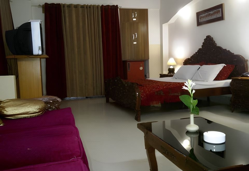 Aravali Clarks Inn Alwar - Housity