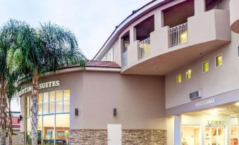 Comfort Inn & Suites Near Universal - N Hollywood - Burbank