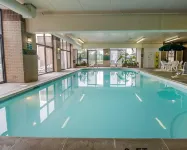 Clarion Pointe Louisville East - piscine