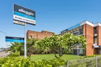 Tudor Inn Newcastle Hotels in Hamilton