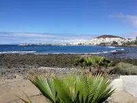 Big Room Tenerife Sur & Private Bathroom & Wifi Отели рядом с достопримечательностью «playa el banco»