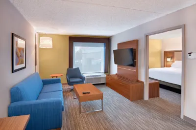 Holiday Inn Express & Suites West Long Branch - Eatontown Hotels in Red Bank