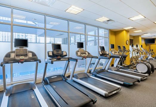 5. 힐튼 가든 인 ..