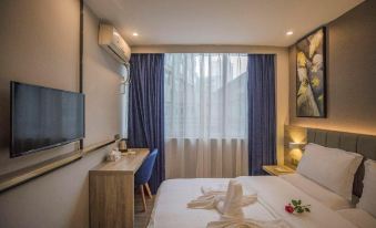 7 Days Hotel Premium ( Chongqing Hongqihegou Light Rail)