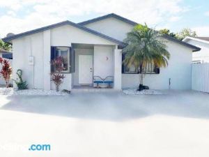 Amazing & Cozy Duplex Near Zoo Miami !