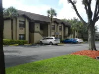 Alhambra Villas - parking